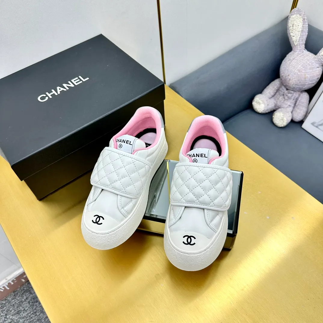 👟👟Ex-factory price 600👟👟 Chanel bread shoes ~ original calfskin panda shoes Chanel 25C latest hot style panda black and white sports shoes casual sneakers Xiaoxiang hot item classic black and white panda color coco girls must pay Fabric: original custom mixed sheepskin lining: original imported breathable mesh lining outsole: Original molded rubber + TPU combination Size: Women's 35-40